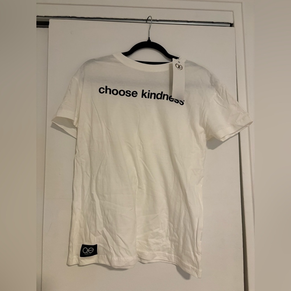 NWT QUEER EYE T SHIRT "CHOOSE KINDNESS"